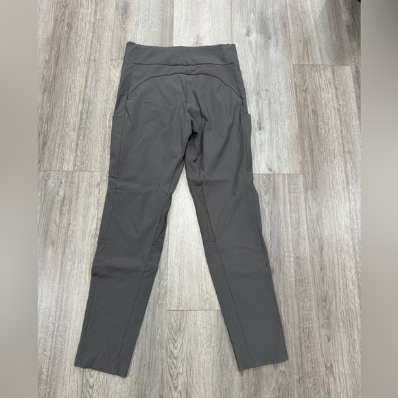 Athleta Headlands Hybrid Tight in
Flagstone Grey - Picture 5 of 6